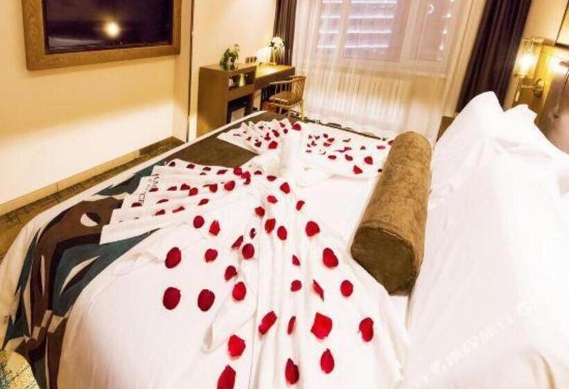 Hotel James Joyce Coffetel Changchun People S Square