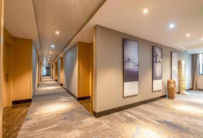 Shell Hotel Zhenjiang Danyang Baibaiban People Square