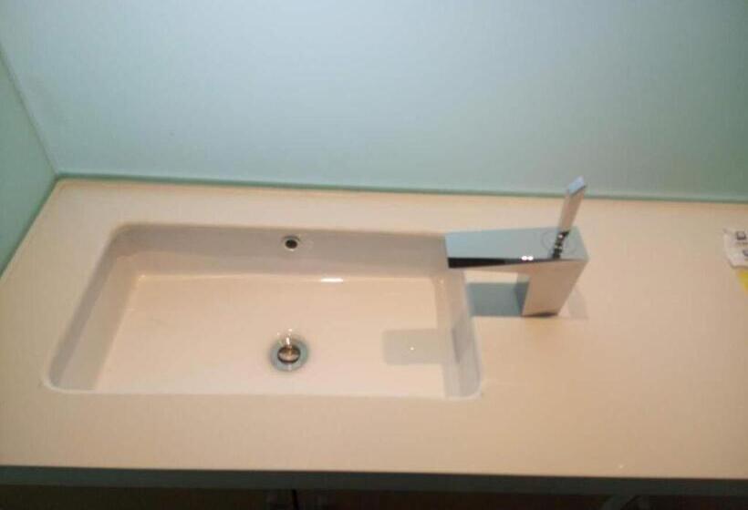 7 Days Hotel Xinyang Mall North Passenger Terminal