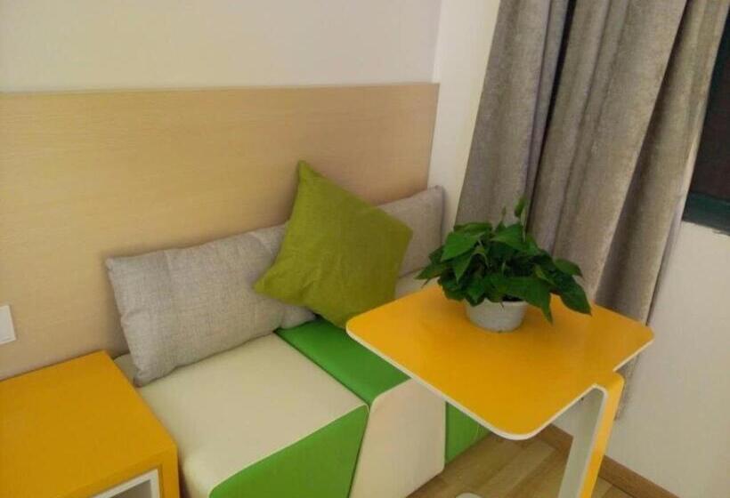 7 Days Hotel Xinyang Mall North Passenger Terminal