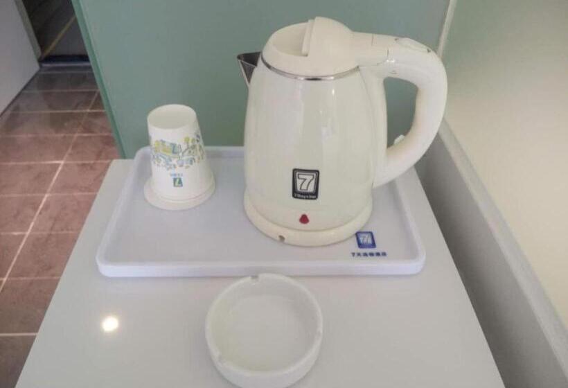 7 Days Hotel Xinyang Mall North Passenger Terminal