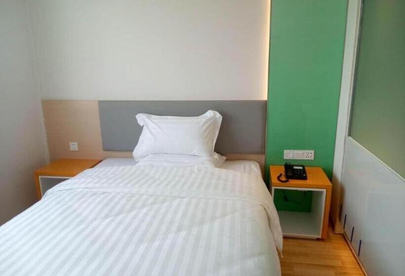 7 Days Hotel Xinyang Mall North Passenger Terminal