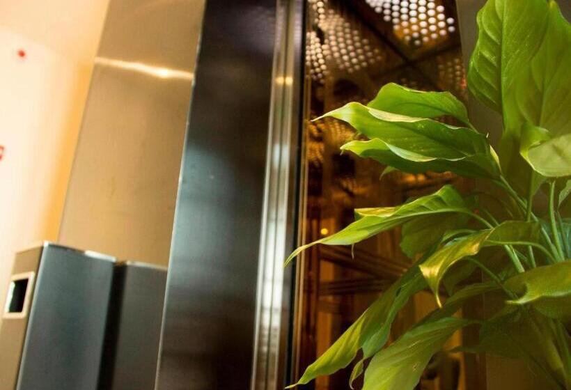 7 Days Hotel Xinyang Mall North Passenger Terminal