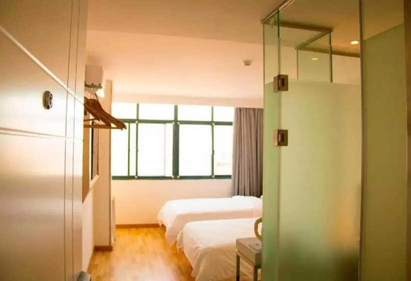 7 Days Hotel Xinyang Mall North Passenger Terminal