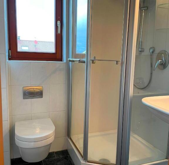 Bed and Breakfast 1,5 Zimmer Mit Duschbad, Gartenblick, Kühlschrank