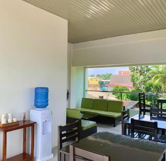 בית מלון כפרי Jm Backpackers Hometel