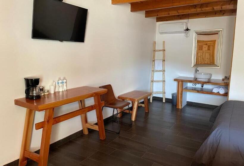 هتل Meson Del Bosque