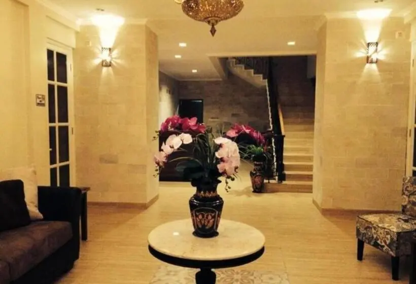 Hotel Nina
