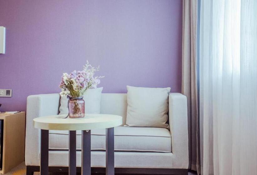 Lavande Hotels Jingshan Bus Station