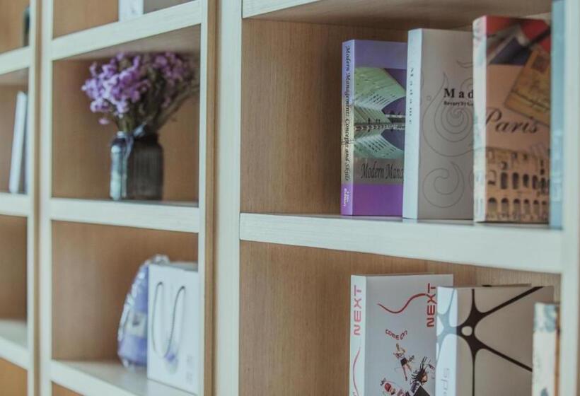 Lavande Hotels Jingshan Bus Station