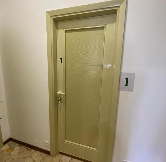 Pension (Hôtel basse catégorie) Megaride S Dépendance