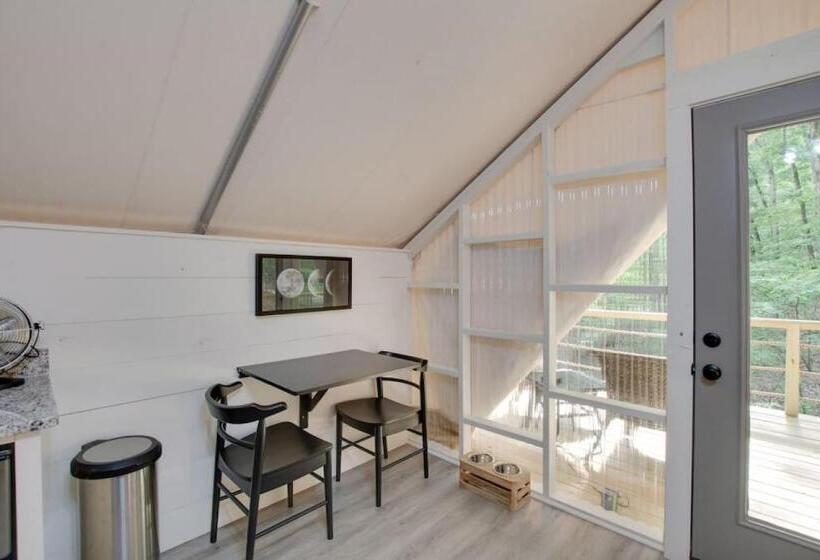 渡假胜地  Launch Pad Luxury Glamping Tent Space Theme