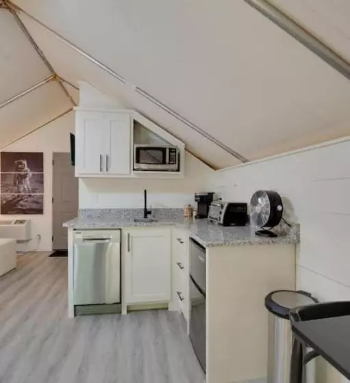 リゾートホテル Launch Pad Luxury Glamping Tent Space Theme