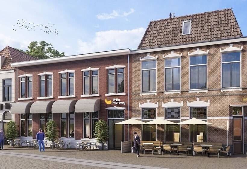 Little Monkey Hostel   Private Pods