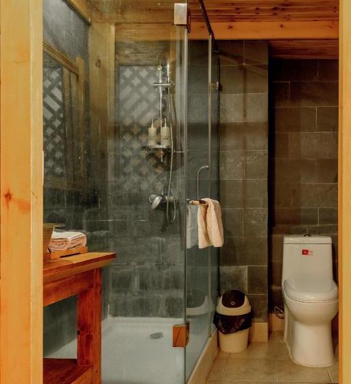 Bed & Breakfast Courtyard Shangri La 藏舍小院