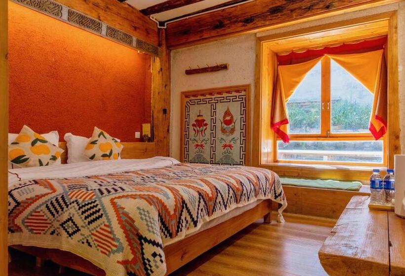 Bed & Breakfast Courtyard Shangri La 藏舍小院