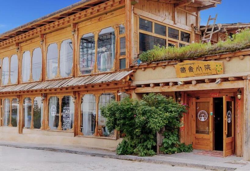 Bed & Breakfast Courtyard Shangri La 藏舍小院