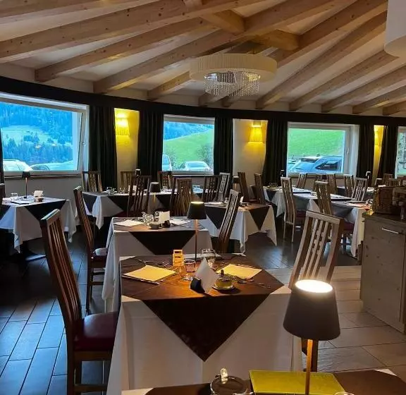 هتل Ciasa Alpina Relax