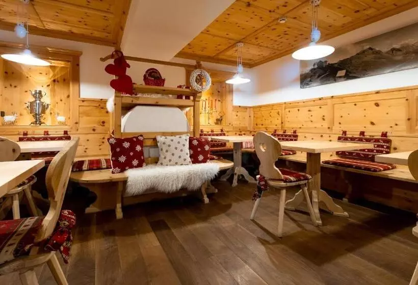 هتل Ciasa Alpina Relax
