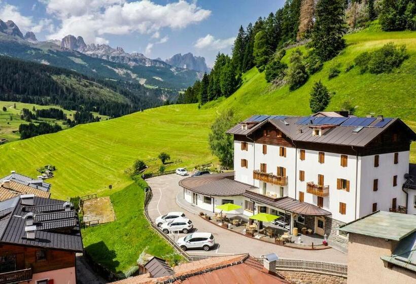 ホテル Ciasa Alpina Relax