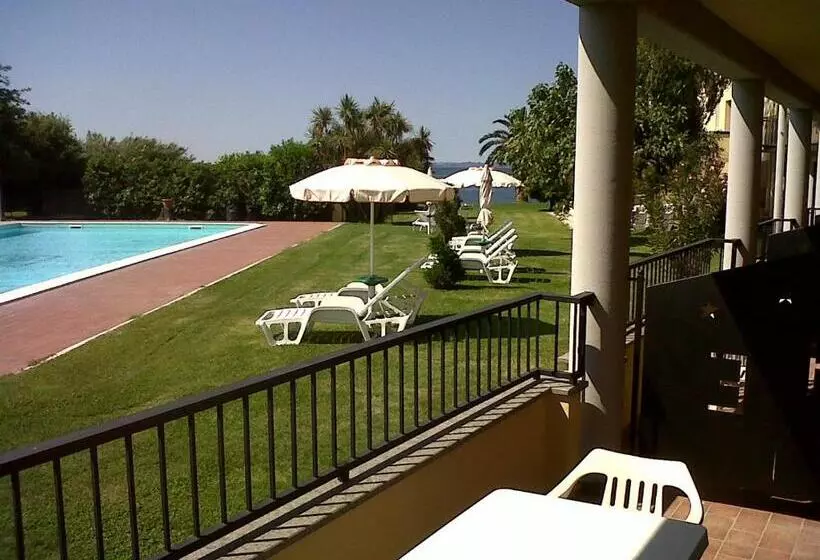 هتل Eden Sul Lago