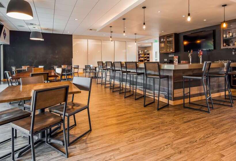 فندق Best Western Plus Peppertree Nampa Civic Center Inn