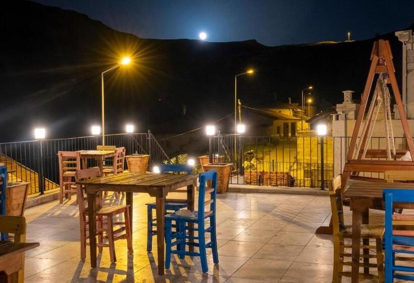 هتل In Stone House