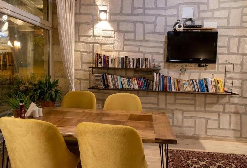 هتل In Stone House