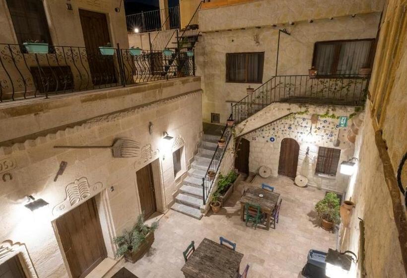 هتل In Stone House