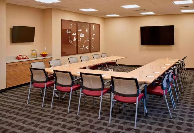 Hotelli Towneplace Suites By Marriott Richmond