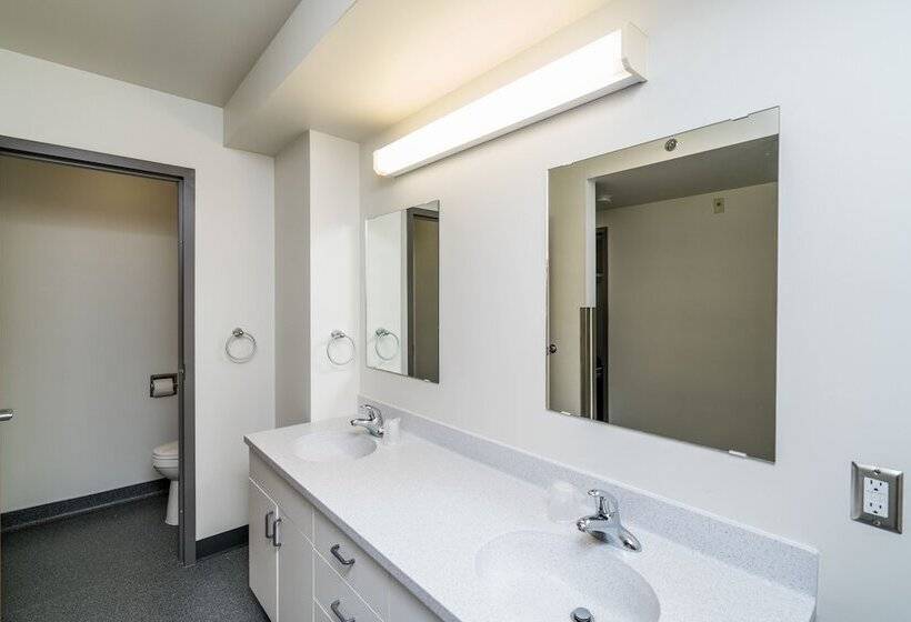 Hospedaria Residences At University Of Northern Bc   Campus Accommodation