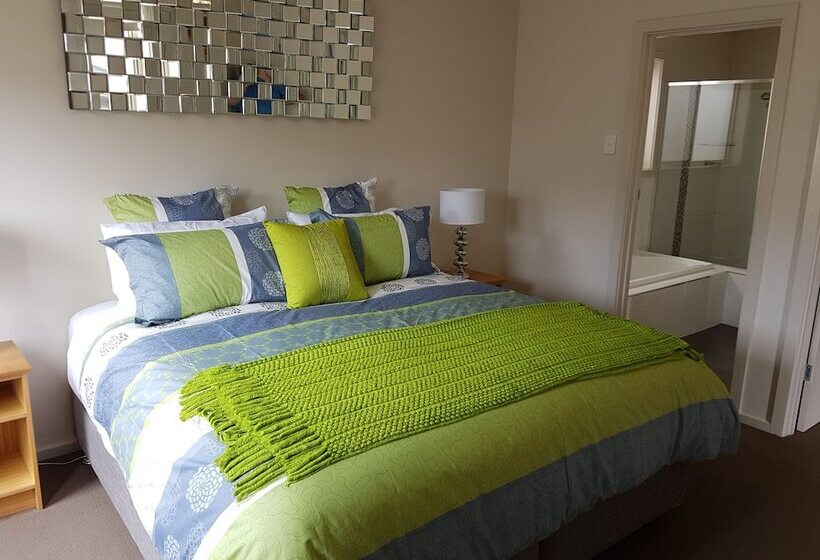 Hart Street Apartment