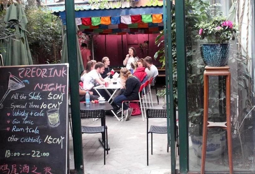 Отель Chengdu Mrs Panda Hostel