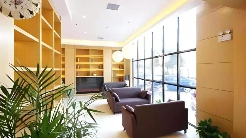 Hotelli Greentree Inn Jiangsu Wuxi Huishan Highspeed Rail Qianzhou Chongwen Road Business
