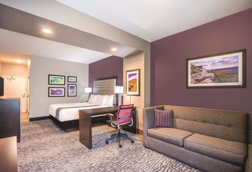 Отель La Quinta By Wyndham Clifton Park