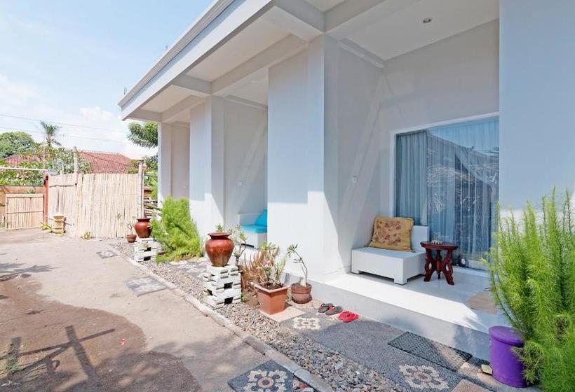 בית מלון כפרי Zen Rooms Gili Trawangan Semampar