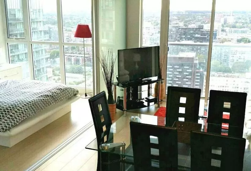 Pelicanstay In Toronto Entertainment District
