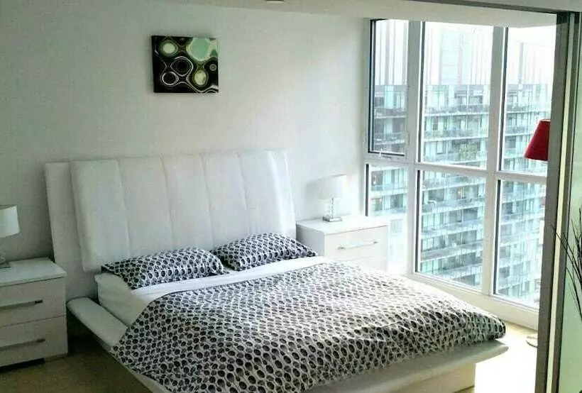 Pelicanstay In Toronto Entertainment District