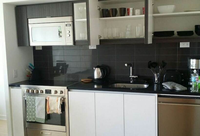 Pelicanstay In Toronto Entertainment District