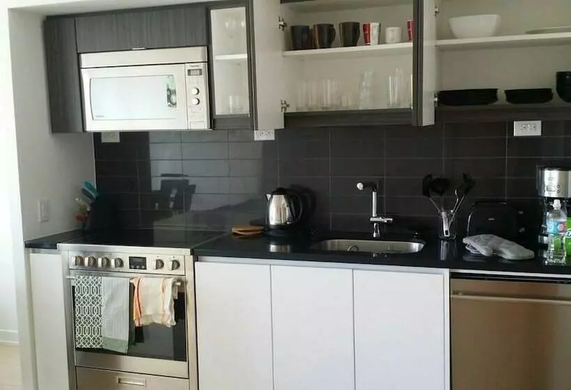 Pelicanstay In Toronto Entertainment District
