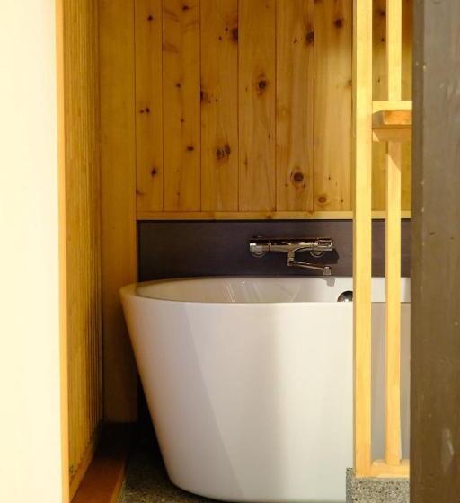 Sanjo Misasagi Umenotoan