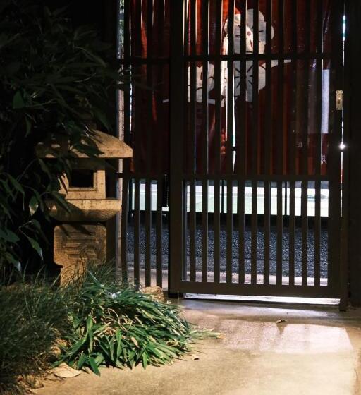 Sanjo Misasagi Umenotoan