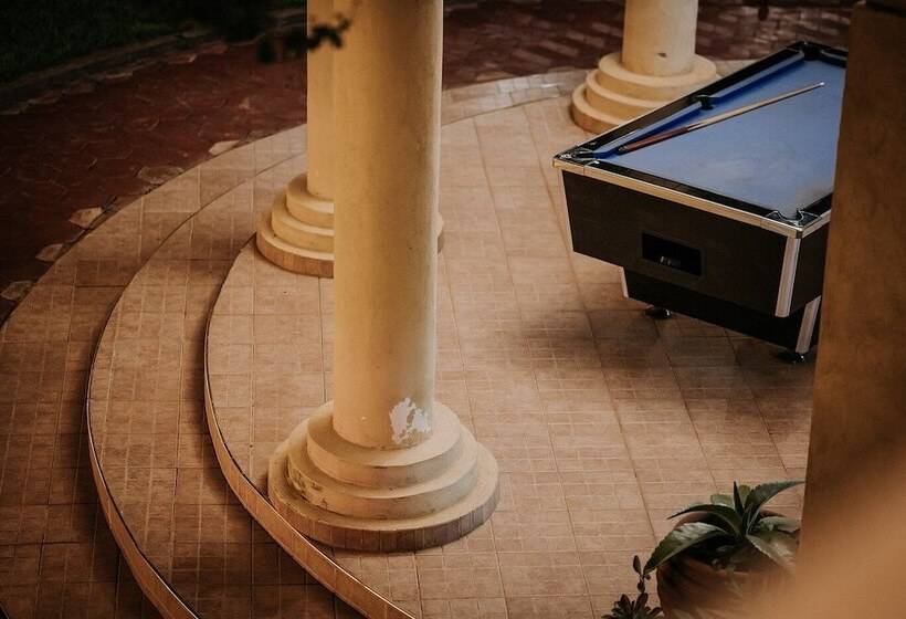 White House Of Tanzania Hostel