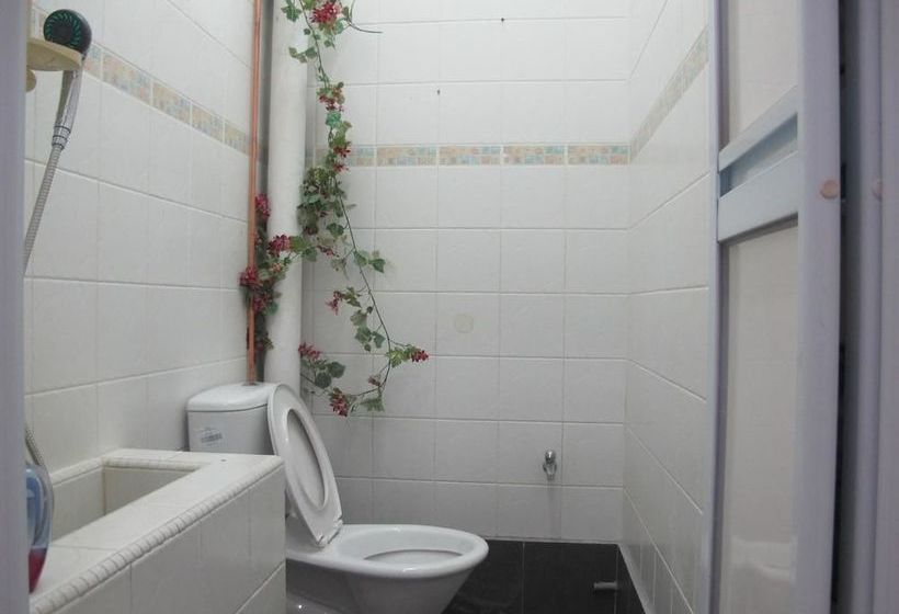 הוסטל Gurney Budget Inn