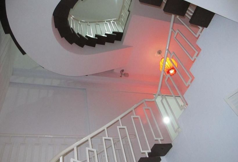 הוסטל Gurney Budget Inn