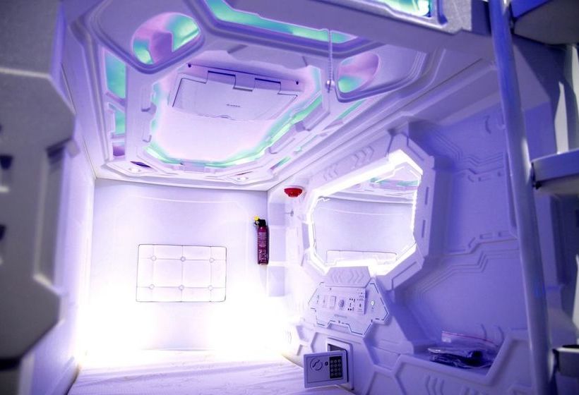 هاستل The Atlas Station