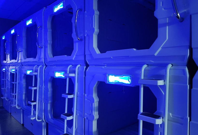 هاستل The Atlas Station