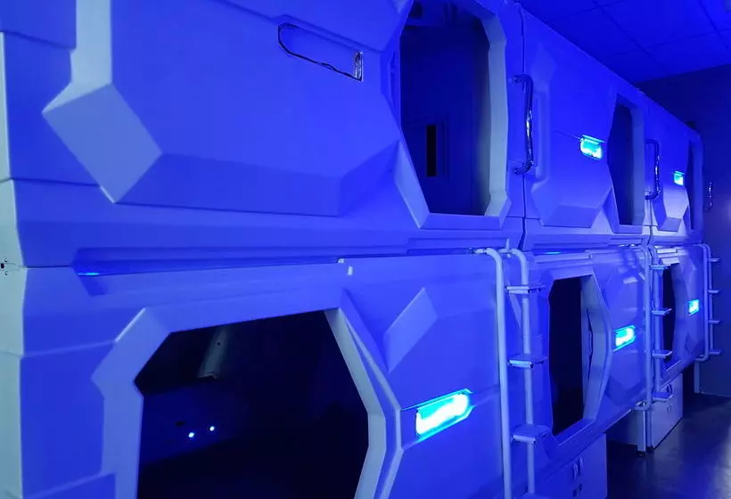 هاستل The Atlas Station