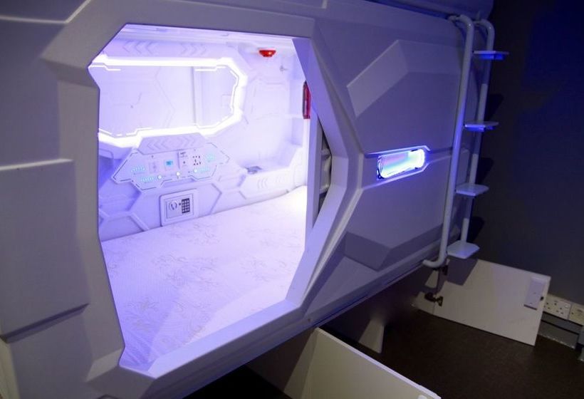 هاستل The Atlas Station