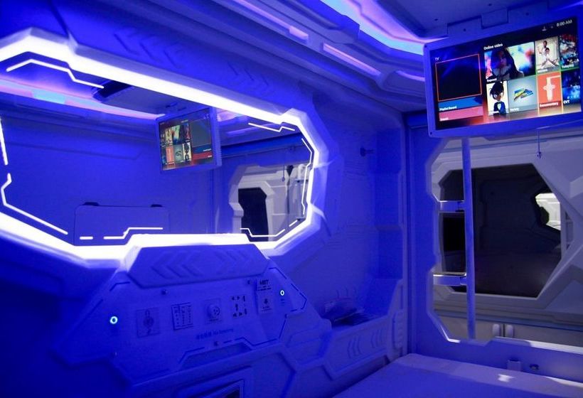 هاستل The Atlas Station